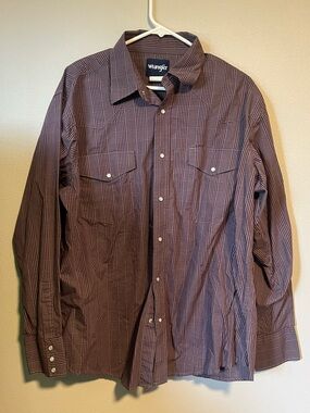 Men’s Wrangler button down